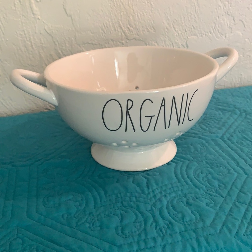 Rae Dunn Colander. Beautiful Cream Color Ceramic piece. Like New Conditi…